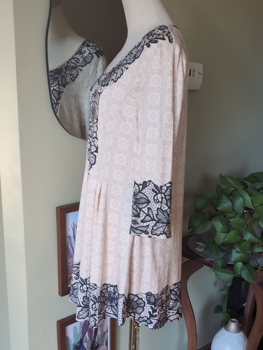 Lily by Firmiana Women's Size Medium Floral Lace Print Cream and Black Tunic - Picture 6 of 11